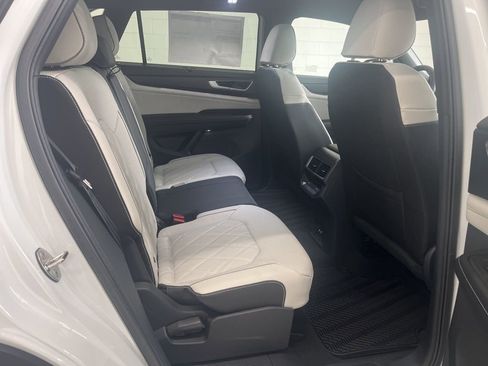 New 2026 Volkswagen Atlas Cross Sport SEL Premium R-Line image 37