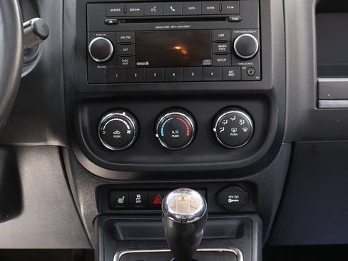 Used 2016 Jeep Patriot High Altitude FWD image 27