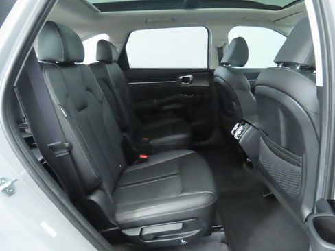 Used 2024 Kia Sorento SX image 23