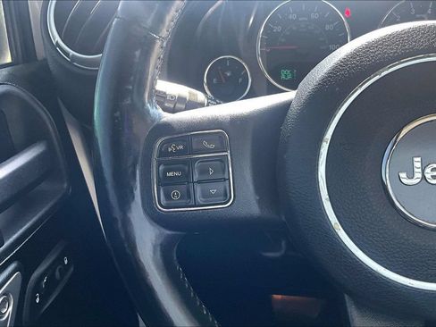 Used 2013 Jeep Wrangler Unlimited Sahara w/ Connectivity Group AWD/4WD image 17