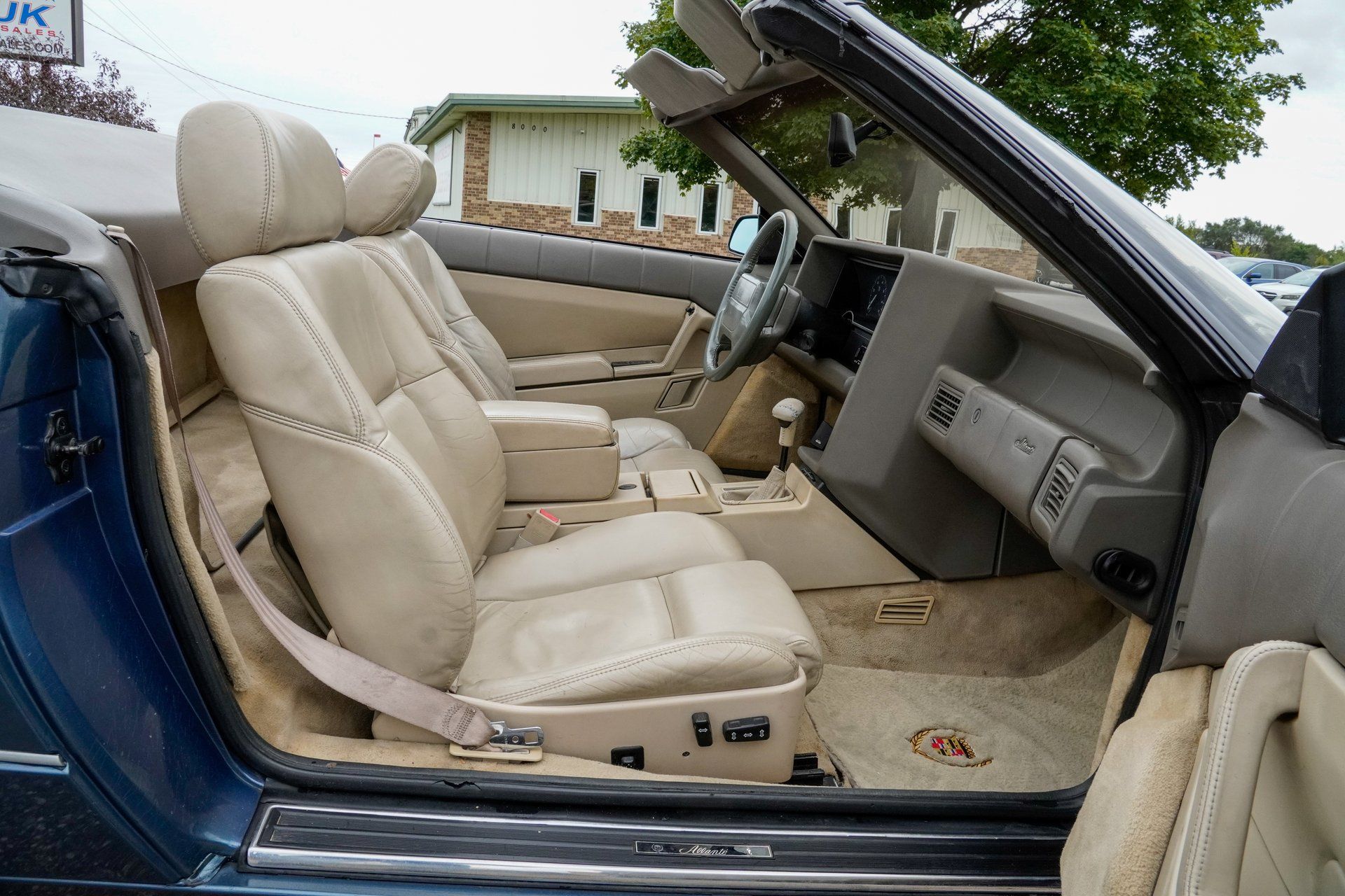 Used 1993 Cadillac Allante FWD image 15