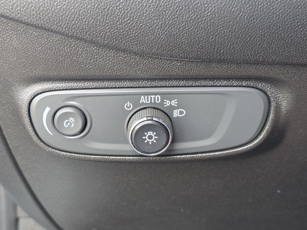 Used 2022 Chevrolet Equinox LT FWD image 22