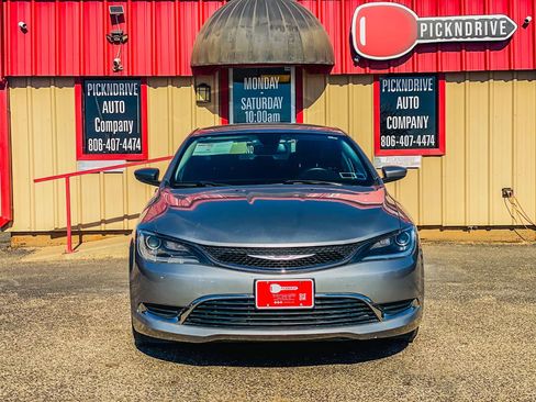 Used 2016 Chrysler 200 Limited image 3