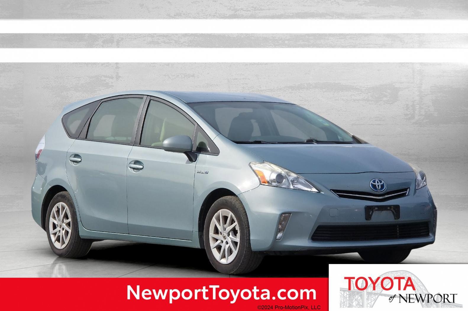 Used 2014 Toyota Prius V Three FWD image 1