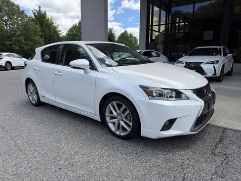 Used 2015 Lexus CT 200h w/ Navigation Package FWD image 3