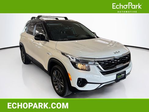 Used 2023 Kia Seltos S w/ Navigation Package AWD/4WD image 1