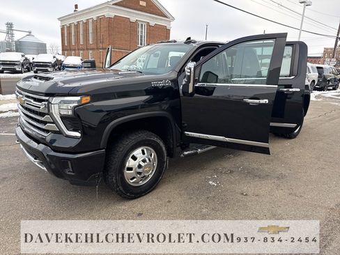 Used 2024 Chevrolet Silverado 3500 High Country w/ Technology Package image 32