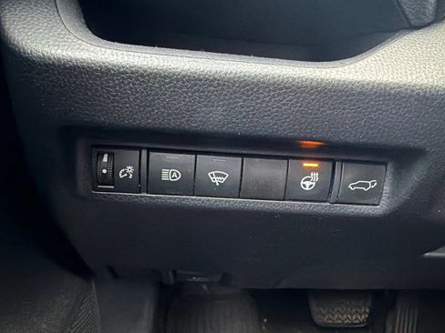 Used 2019 Toyota RAV4 XLE w/ Convenience Package AWD/4WD image 9
