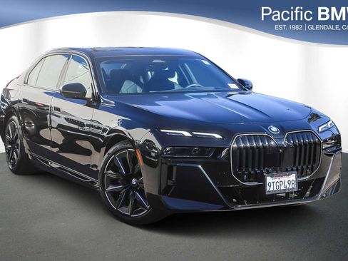 Used 2025 BMW 750e xDrive w/ Premium Package image 1