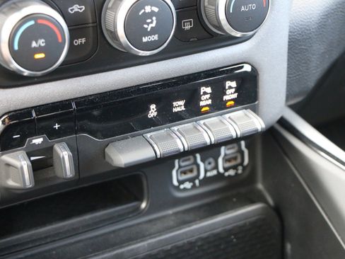 Used 2023 RAM 1500 Big Horn AWD/4WD image 24