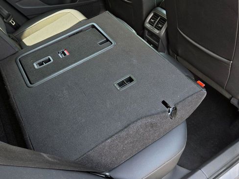 Certified 2023 Volkswagen Taos SE w/ Panoramic Sunroof Package FWD image 60