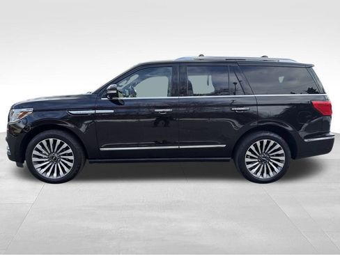 Used 2019 Lincoln Navigator Reserve image 2