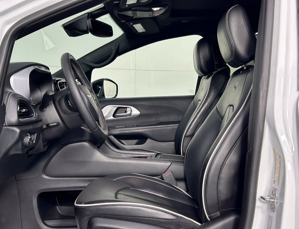 Used 2025 Chrysler Pacifica Limited FWD image 30