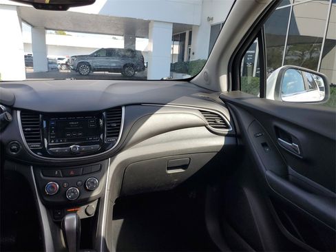 Used 2018 Chevrolet Trax LT w/ LT Convenience Package image 19