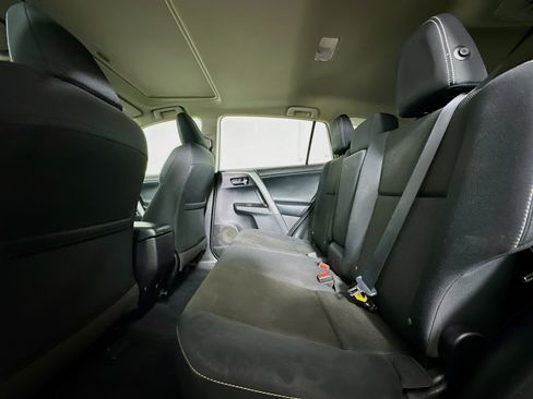 Used 2018 Toyota RAV4 XLE AWD/4WD image 26
