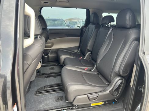 New 2026 Kia Carnival EX FWD image 14