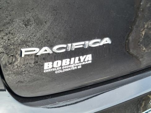 Used 2024 Chrysler Pacifica Limited FWD image 5