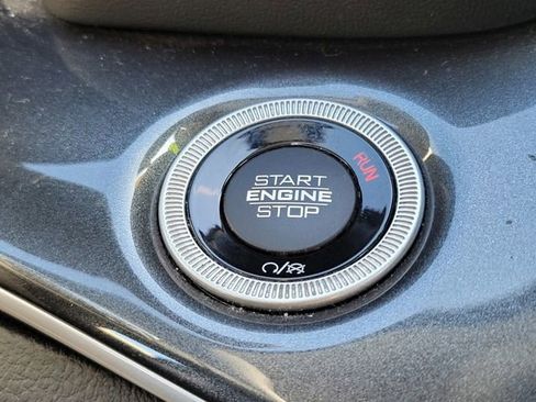 Used 2023 Jeep Grand Cherokee L Laredo image 25