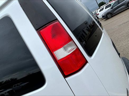 Used 2019 Chevrolet Express 2500 LS RWD image 23