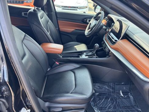 Used 2024 Jeep Compass Limited image 32