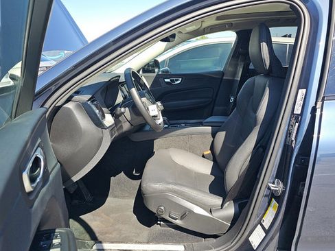 Used 2025 Volvo XC60 B5 Plus AWD/4WD image 5