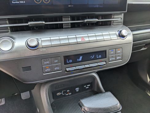 Used 2025 Hyundai Kona SEL FWD image 22