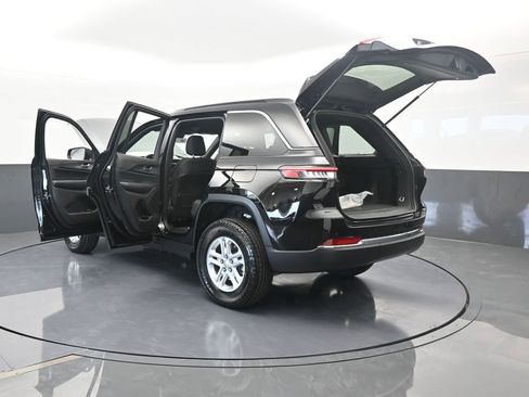 Used 2025 Jeep Grand Cherokee Laredo image 69