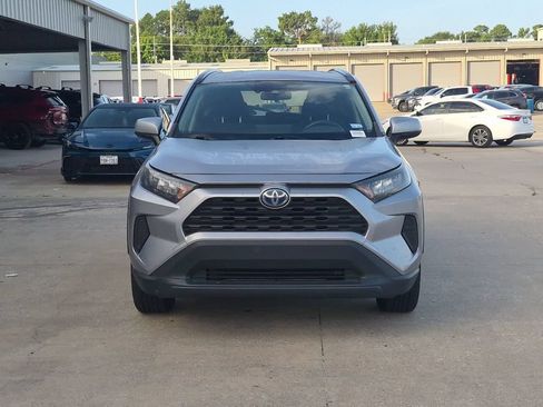 Used 2019 Toyota RAV4 LE AWD/4WD image 5