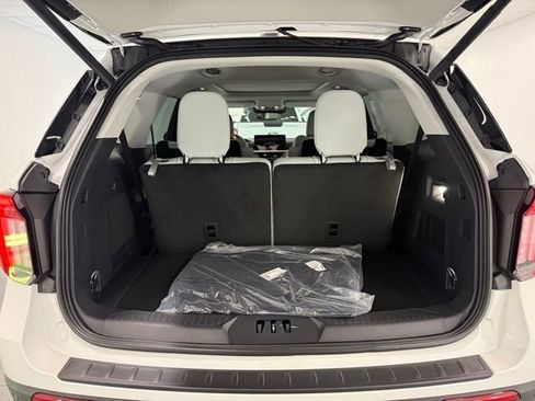 New 2026 Ford Explorer Platinum image 8