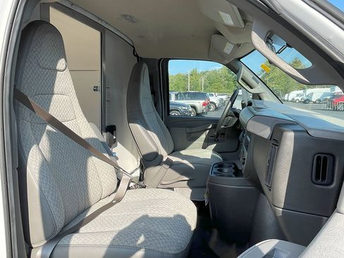 Used 2022 Chevrolet Express 3500 CUTWAY w/ Power Convenience Package image 32