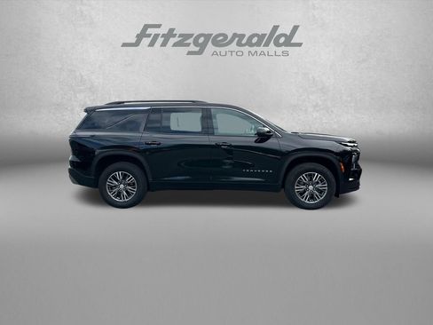 Used 2025 Chevrolet Traverse LT AWD/4WD image 9