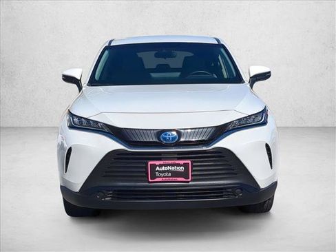 Certified 2022 Toyota Venza LE image 2