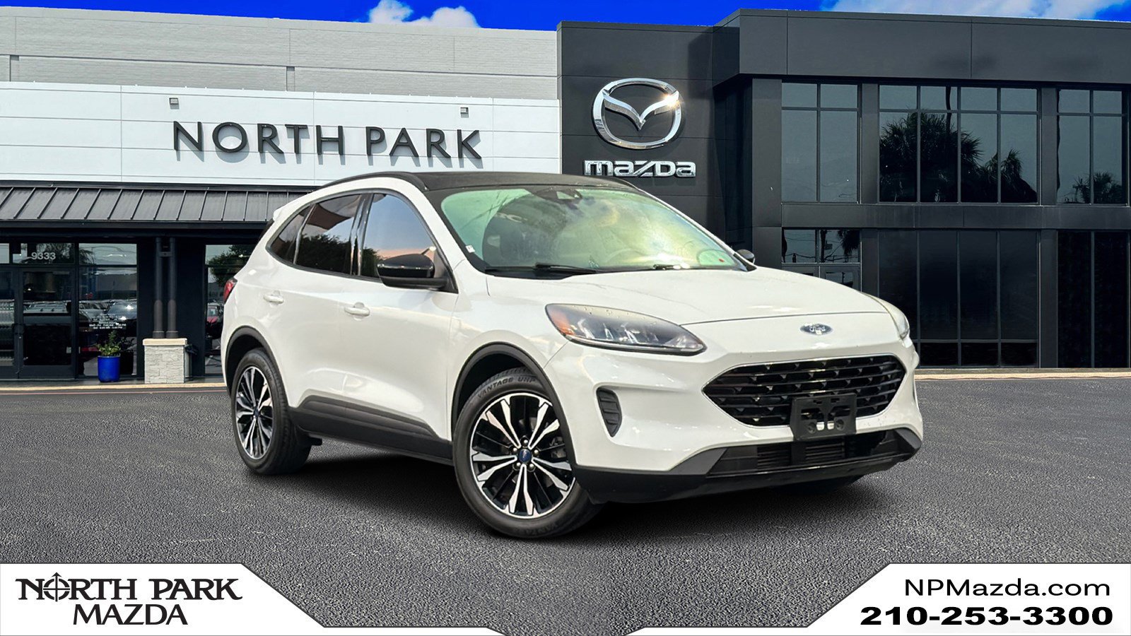 Used 2021 Ford Escape SE w/ SE Sport Appearance Package FWD image 1