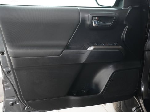 Used 2020 Toyota Tacoma TRD Sport AWD/4WD image 21
