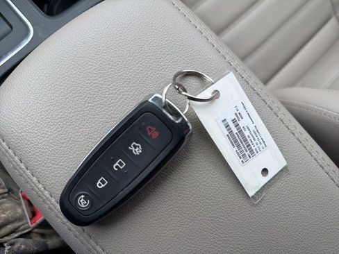 Used 2018 Ford Escape Titanium w/ Ford Safe & Smart Package image 28