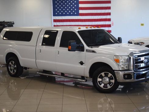 Used 2011 Ford F250 Lariat w/ Lariat Interior Pkg RWD image 2