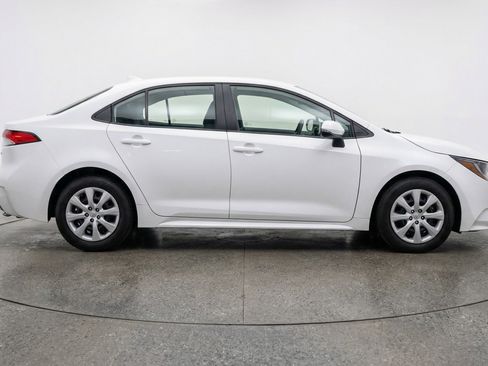 Used 2025 Toyota Corolla LE image 11