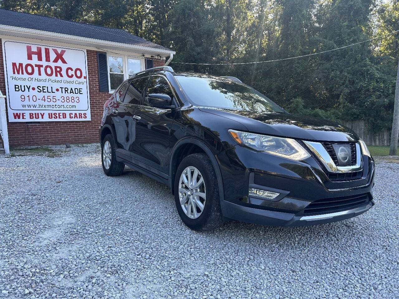 Used 2017 Nissan Rogue SV w/ Sun & Sound Touring Package AWD/4WD image 7