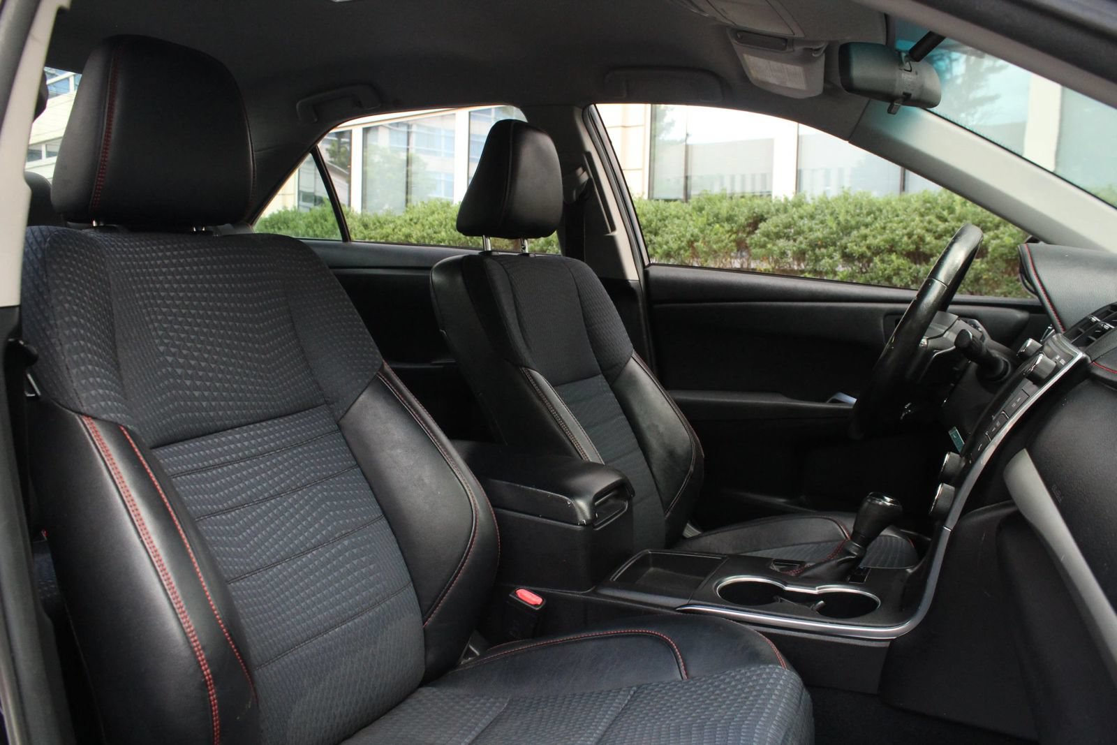 Used 2015 Toyota Camry SE FWD image 24