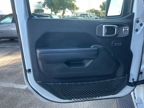 Used 2018 Jeep Wrangler Sport image 32