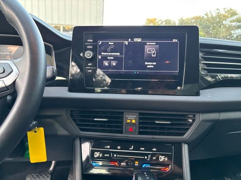 Used 2025 Volkswagen Jetta S FWD image 17