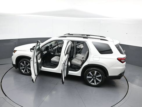 Used 2024 Honda Pilot Touring image 46