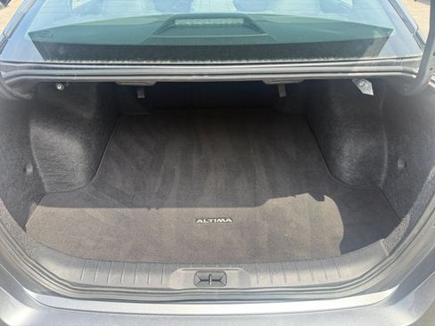 Used 2025 Nissan Altima 2.5 SV FWD image 31