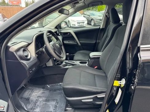 Used 2018 Toyota RAV4 LE w/ Carpet Mat Package FWD image 10