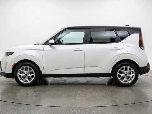 Used 2025 Kia Soul LX w/ LX Technology Package FWD image 5