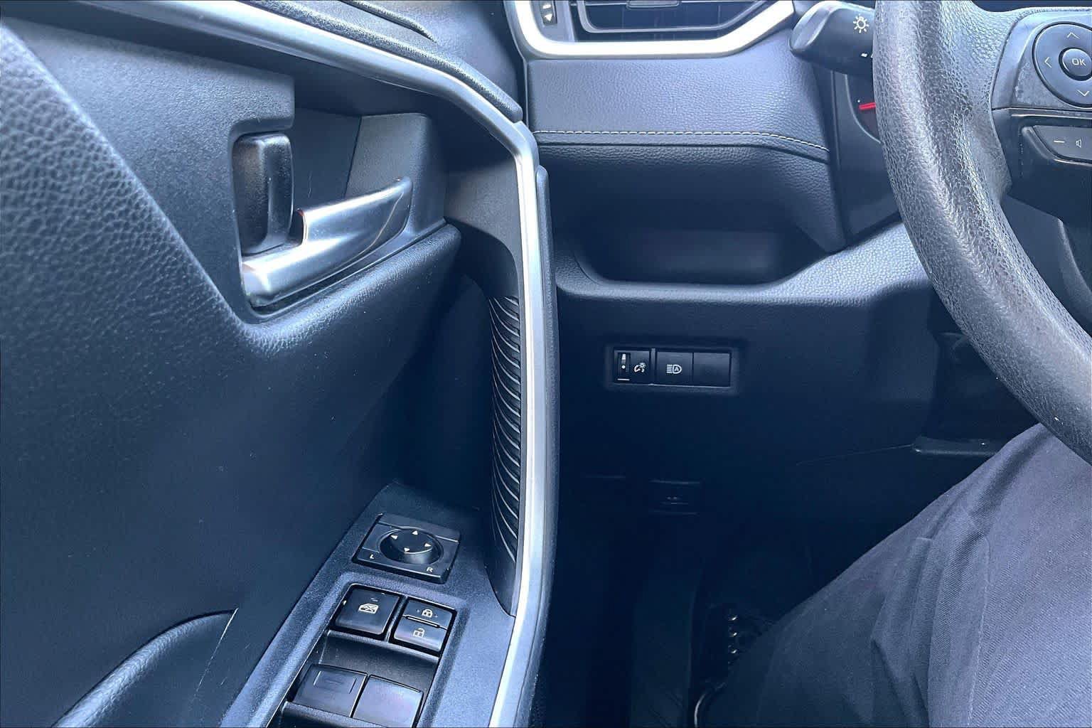 Used 2019 Toyota RAV4 XLE FWD image 36