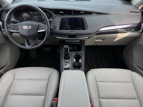 Used 2022 Cadillac XT4 Luxury w/ Cold Weather Package image 10