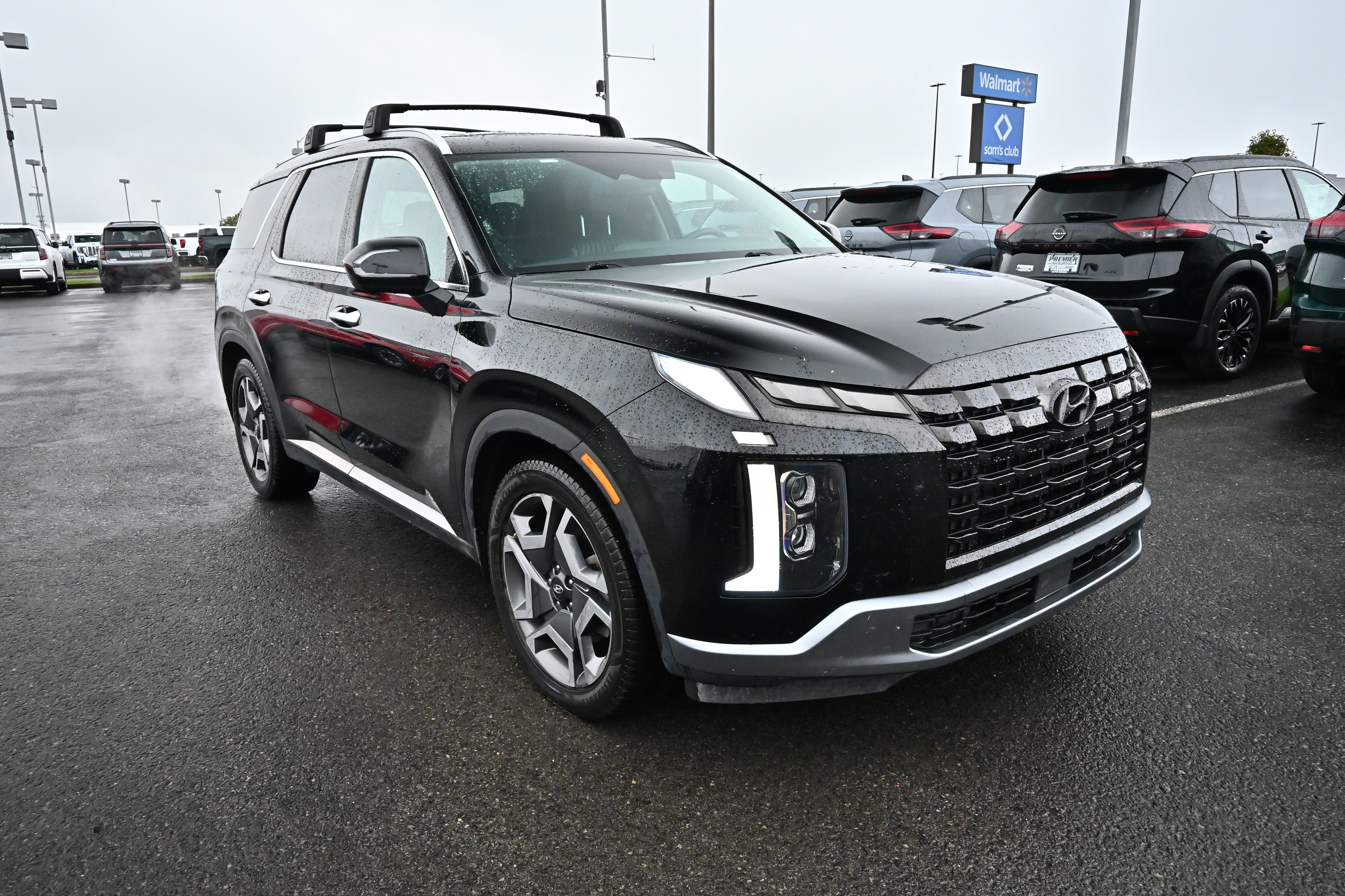 Used 2023 Hyundai Palisade Limited w/ Winter Package AWD/4WD image 2