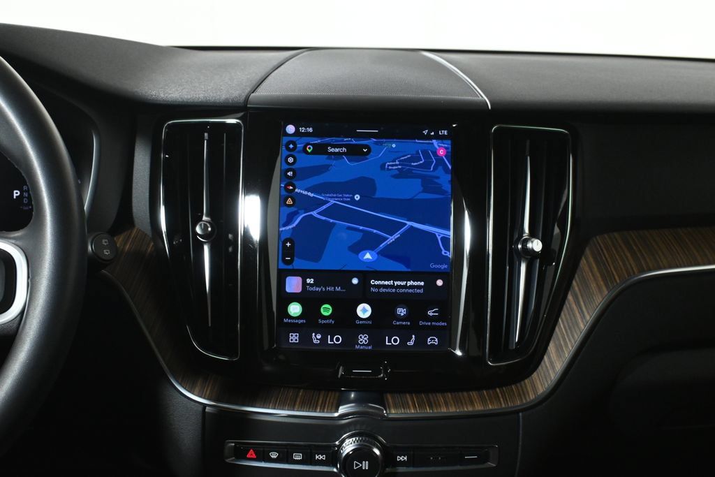 Used 2022 Volvo XC60 B5 Momentum w/ Climate Package AWD/4WD image 20