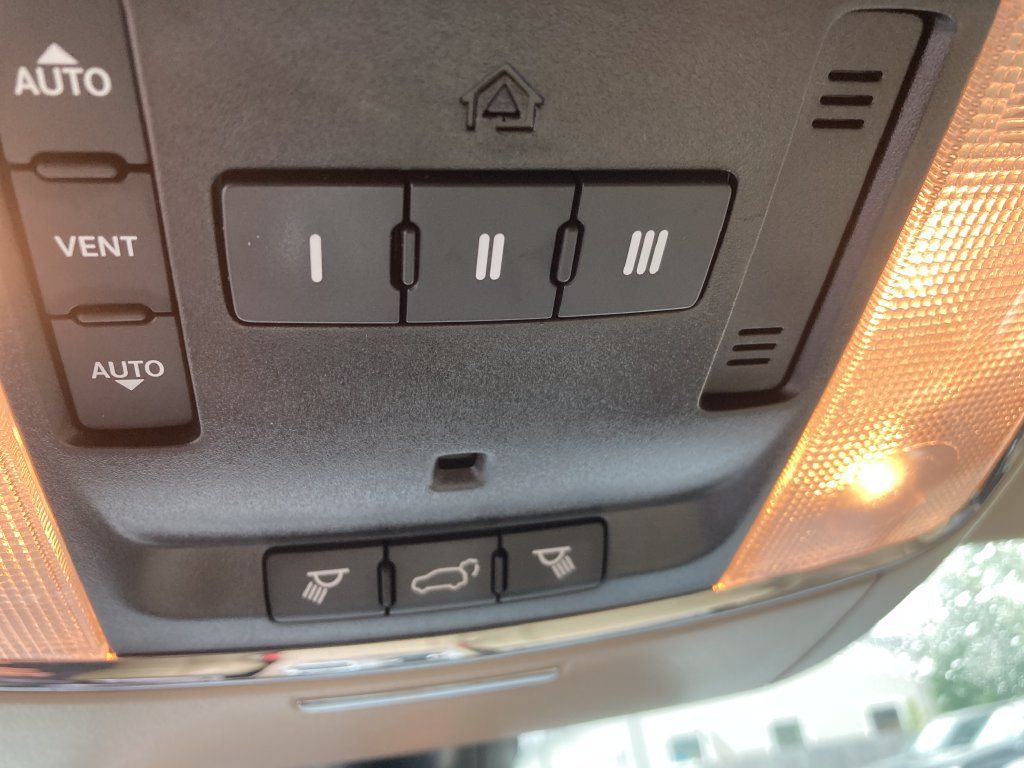 Used 2020 Jeep Grand Cherokee Limited AWD/4WD image 42